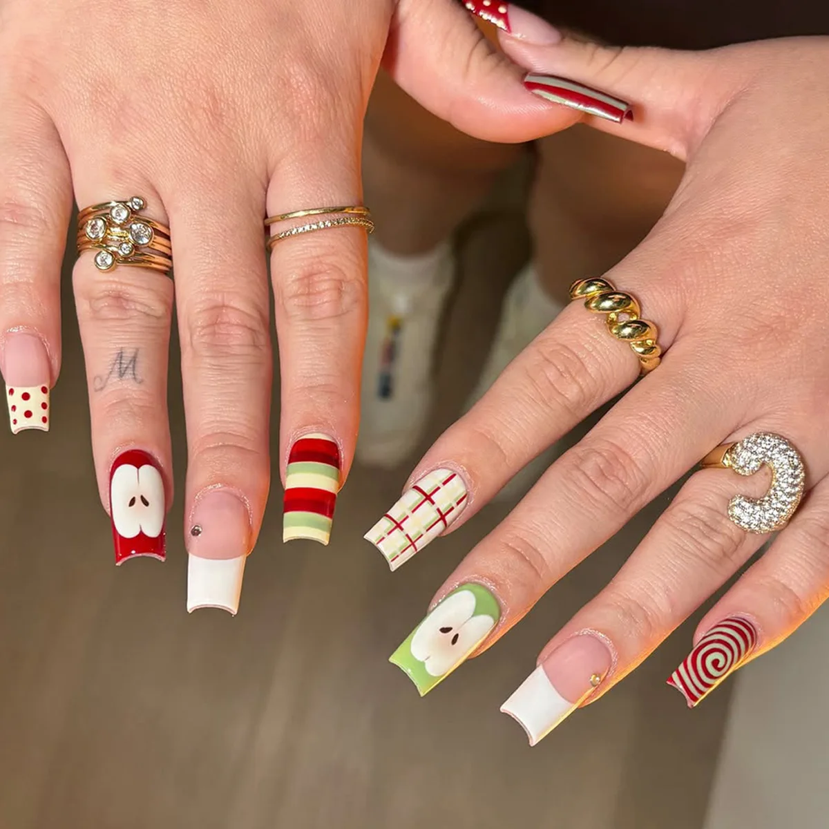 24PCS Medium Square Stick on False Nails Cute Cartoon Apple Patterns with Stripes Grid French Fake Nails for Women Wearable Nail
24PCS Medium Square Stick on False Nails Cute Cartoon Apple Patterns with Stripes Grid French Fake Nails for Women Wearable Nail