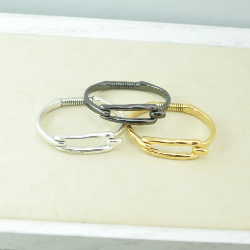 Hot Sale European and American Original Fashion Electroplating 925 Silver 14K Gold Black Smooth Bracelet Holiday Jewelry Gift
Hot Sale European and American Original Fashion Electroplating 925 Silver 14K Gold Black Smooth Bracelet Holiday Jewelry Gift