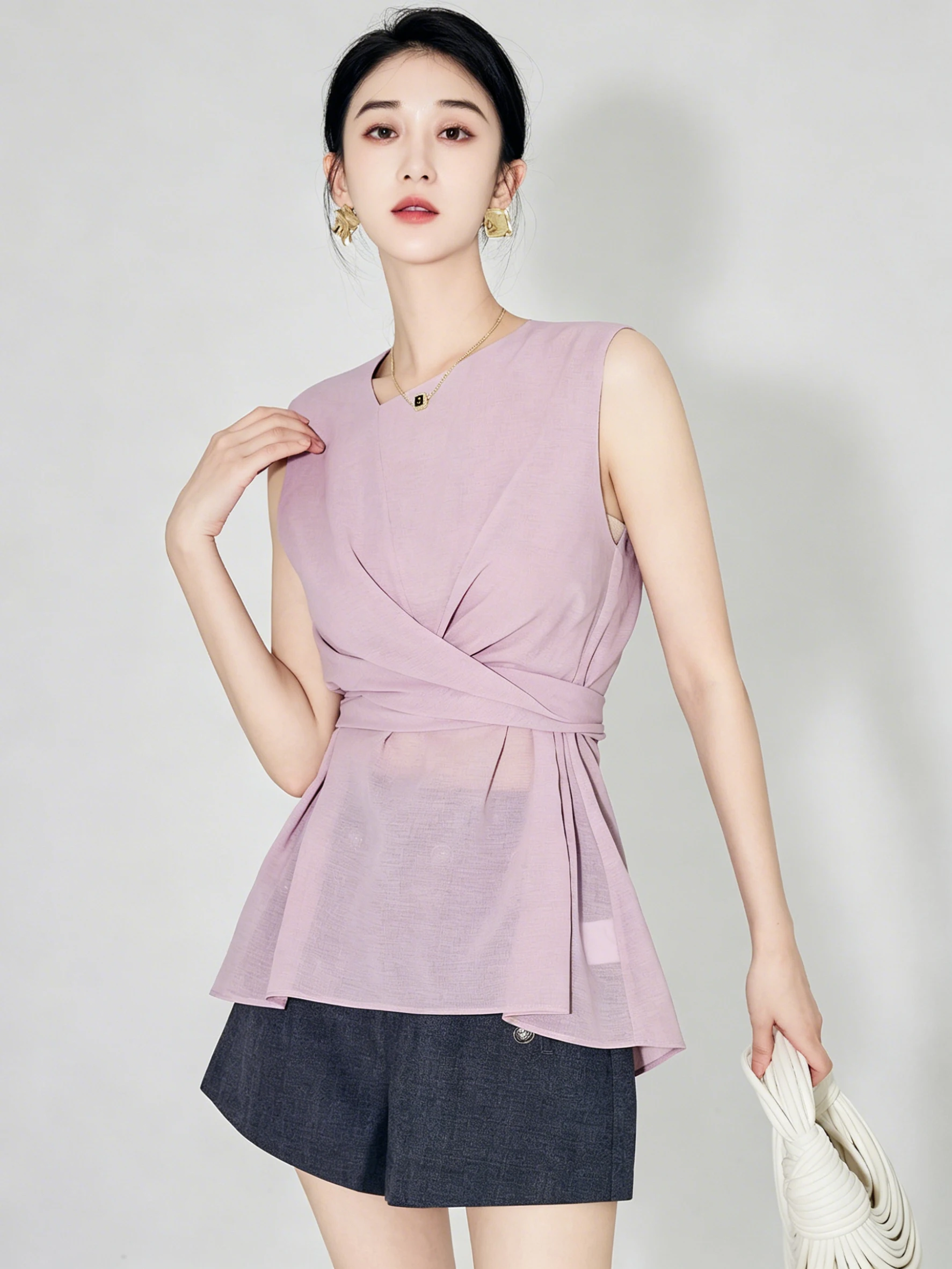 Garbociaga Pink Sakura Mist V-neck Belted Waist Design Breathable Unique Shirt Women's Commute Style Loose Fit No-sleeve
Garbociaga Pink Sakura Mist V-neck Belted Waist Design Breathable Unique Shirt Women's Commute Style Loose Fit No-sleeve