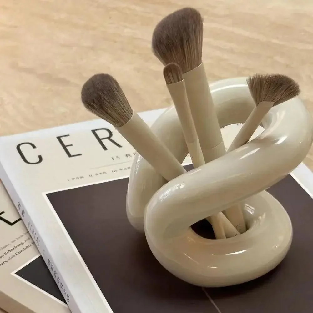 Luxury Ceramic Toothbrush Holder Korean Style Kawaii Storage Rack Cute Home Decoration Makeup Brush Holder Accessories Decor
Luxury Ceramic Toothbrush Holder Korean Style Kawaii Storage Rack Cute Home Decoration Makeup Brush Holder Accessories Decor