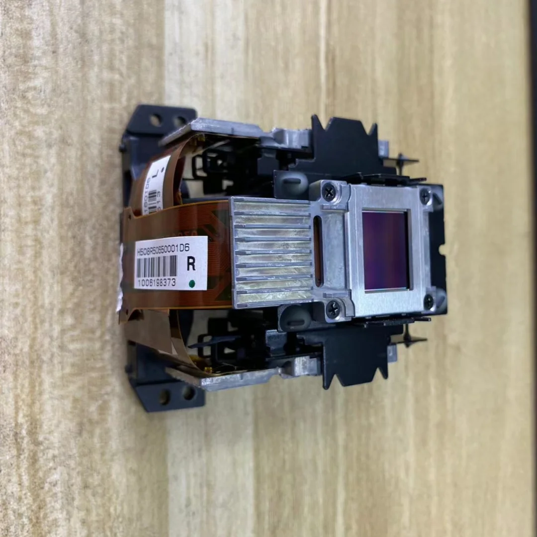 H508 Original Projector LCD Panel Prism EB-G6150 G6350 G6870 Projector
H508 Original Projector LCD Panel Prism EB-G6150 G6350 G6870 Projector