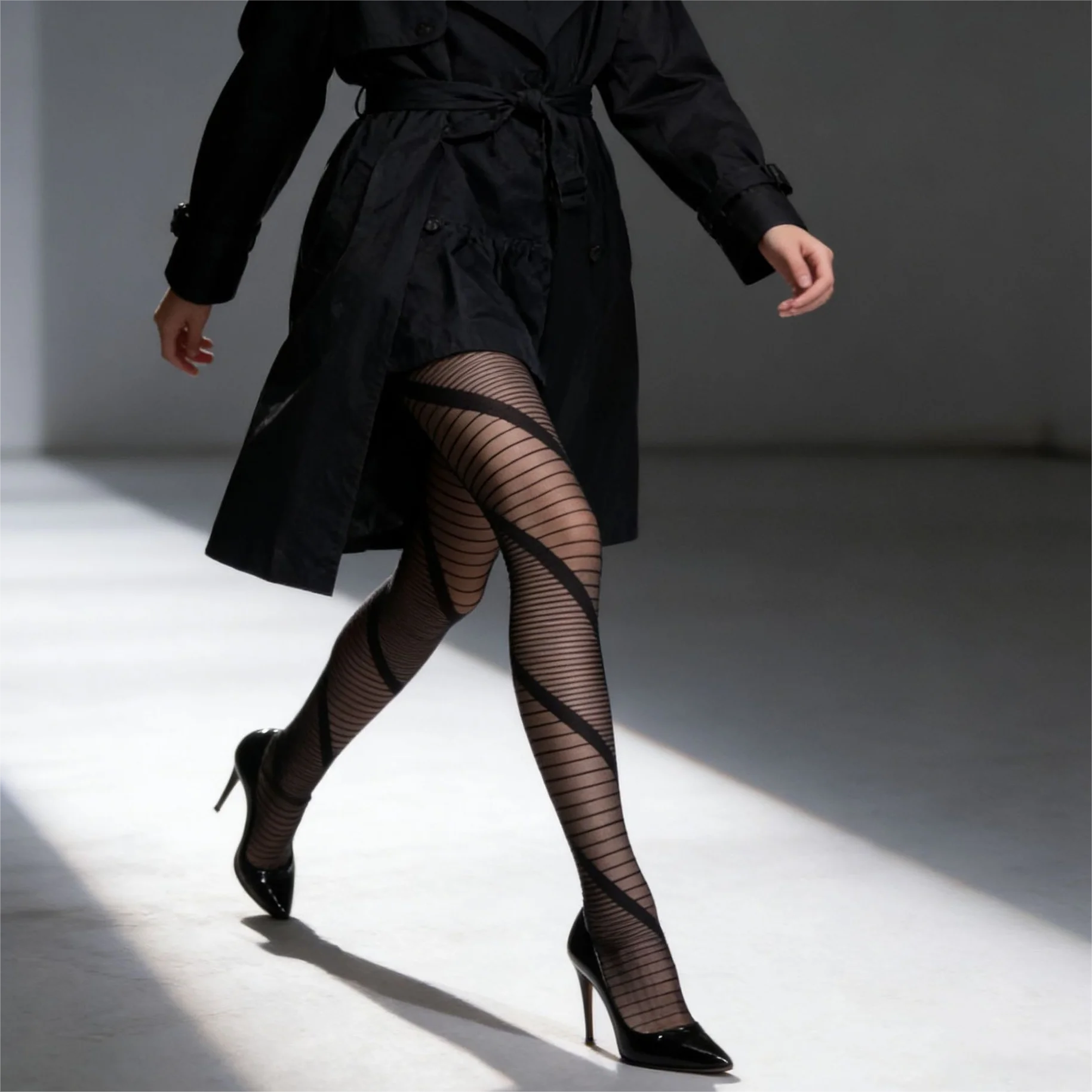 High Diagonal Pantyhose Silky Sheer Slim Black Sexy Bodystockings for Summer All Season Dance Wear Women's Striped Tights
High Diagonal Pantyhose Silky Sheer Slim Black Sexy Bodystockings for Summer All Season Dance Wear Women's Striped Tights