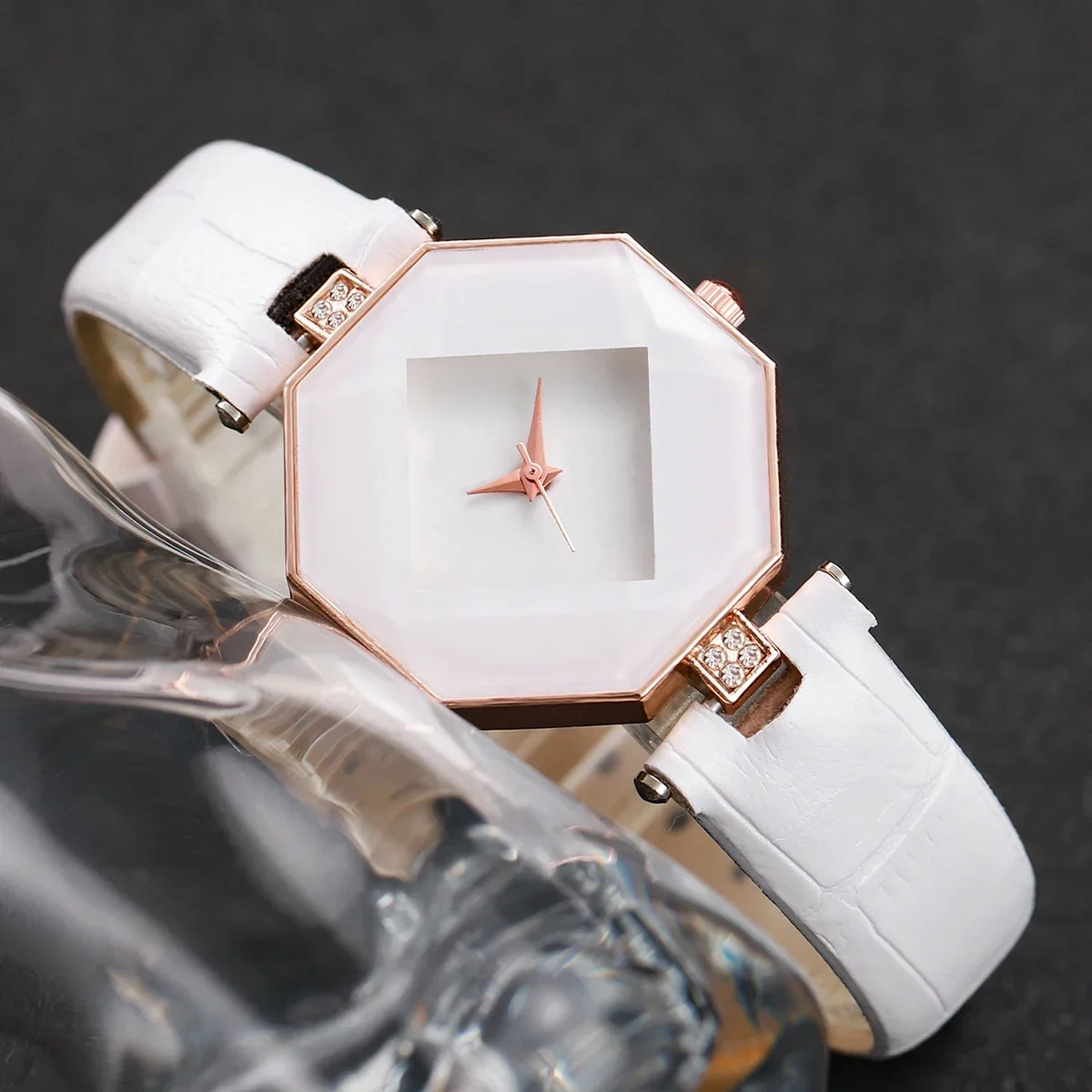 2PCS Fashion Women's Watches Casual Leather Band Analog Quartz Watch Pearls Bracelet Set(Without Box)
2PCS Fashion Women's Watches Casual Leather Band Analog Quartz Watch Pearls Bracelet Set(Without Box)