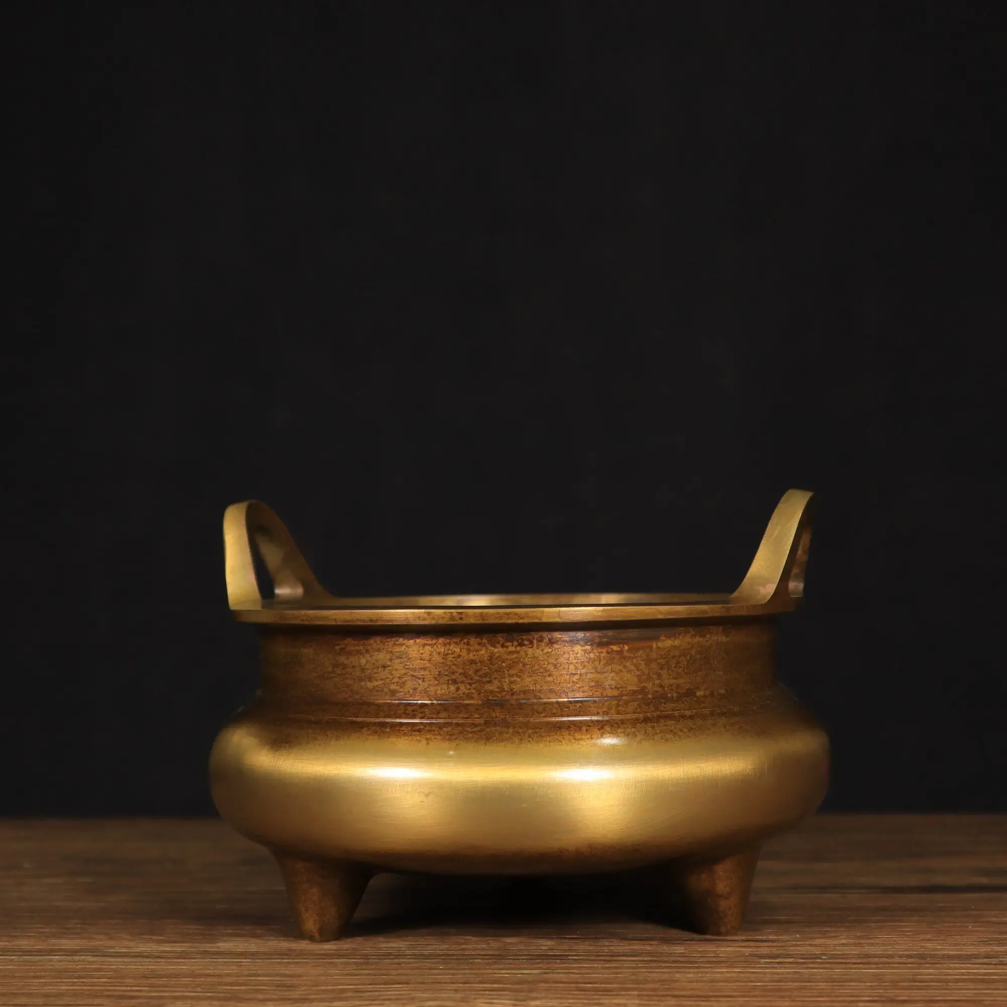 Large Opening Antique Pure Copper Tripod Incense Burner For Worship Home Office Decoration Gift
Large Opening Antique Pure Copper Tripod Incense Burner For Worship Home Office Decoration Gift