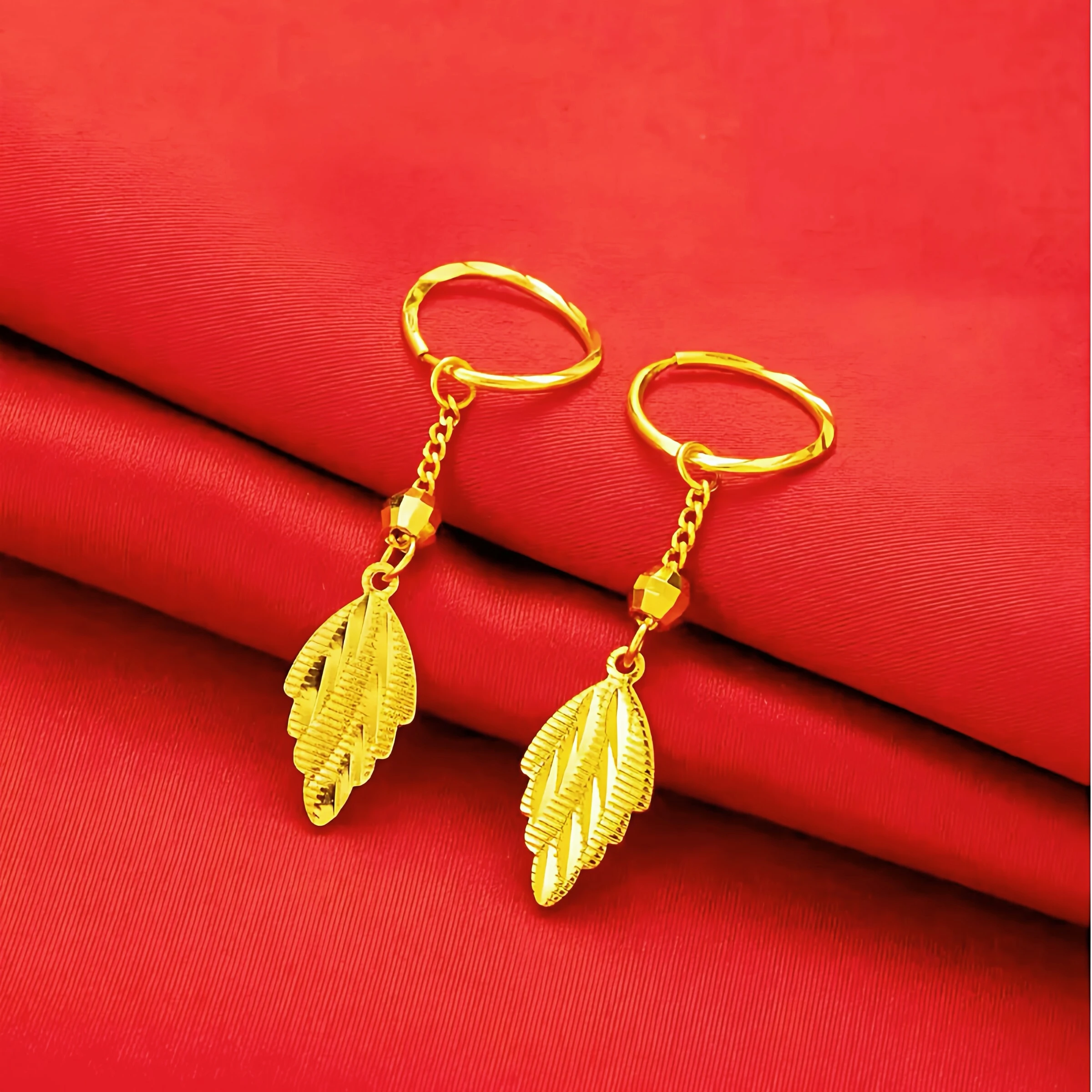 Длинные серьги-кисточки с листьями для женщин, 24-каратное золото AU999, изящные подвески, которые нежно стройнят лицо.
Длинные серьги-кисточки с листьями для женщин, 24-каратное золото AU999, изящные подвески, которые нежно стройнят лицо.