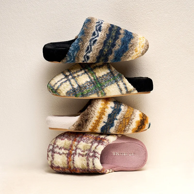 Couples' Autumn/Winter Homewear Korean-Style Cotton Slippers Non-Slip, Warm, Thick-Soled Plush Slippers
Couples' Autumn/Winter Homewear Korean-Style Cotton Slippers Non-Slip, Warm, Thick-Soled Plush Slippers