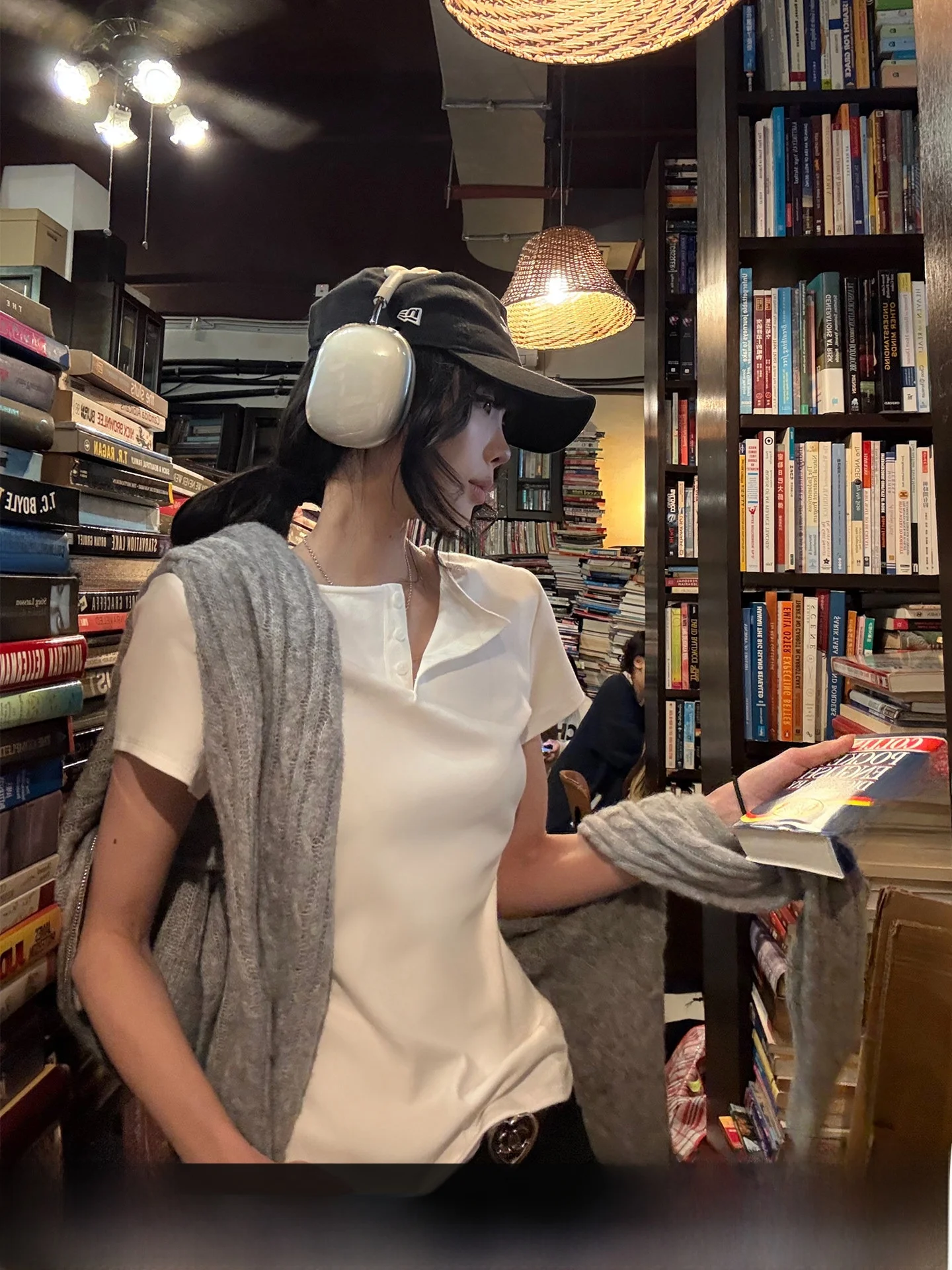 Slim Fit White Henry Collar ort Sve T-irt Women's Spring Faionable Casual Cotton Top by Warden Korean Sle
Slim Fit White Henry Collar ort Sve T-irt Women's Spring Faionable Casual Cotton Top by Warden Korean Sle