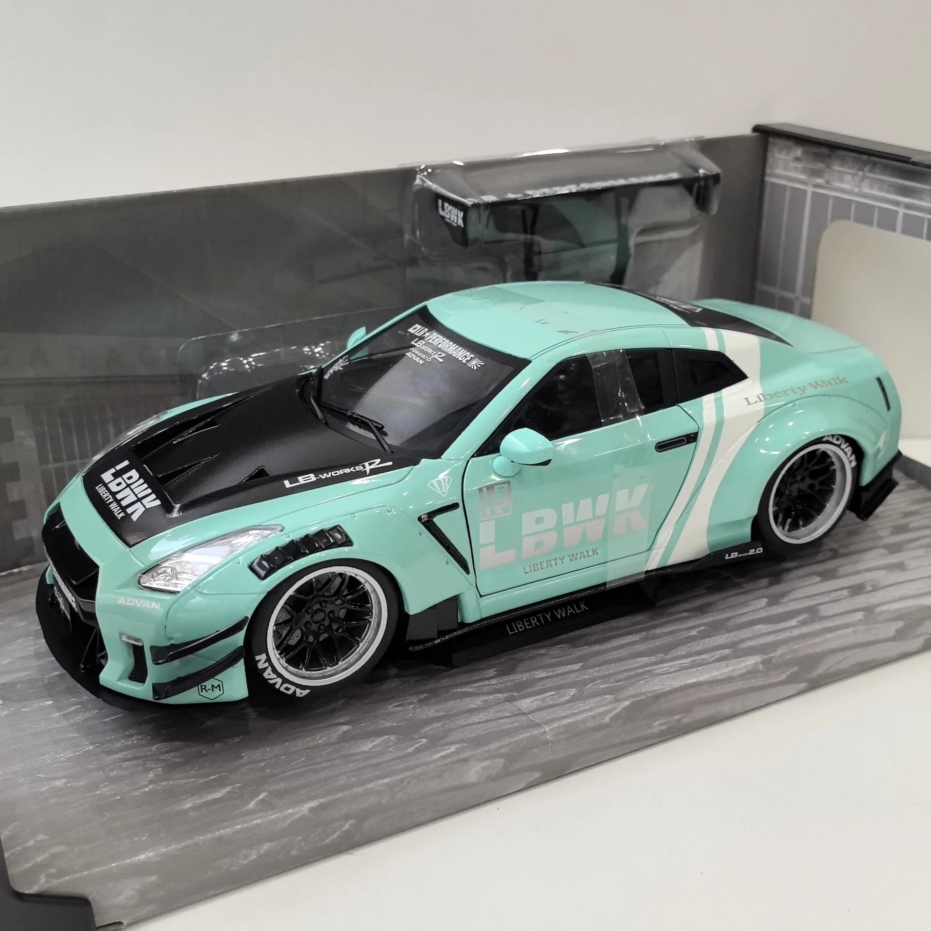 Diecast SOLIDO 1/18 Scale NISSAN GT-R R35 LB Nissan Alloy Car Model Collectible Toy Gift Souvenir Display Ornament
Diecast SOLIDO 1/18 Scale NISSAN GT-R R35 LB Nissan Alloy Car Model Collectible Toy Gift Souvenir Display Ornament