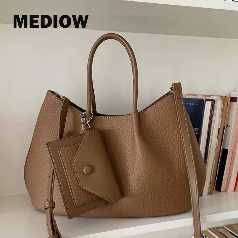 MEDIOW Vintage Tote Bags For Women Luxury Designer Handbag And Purse 2023 New In PU With Inner Pocket Medium Top Handle Shoulder
MEDIOW Vintage Tote Bags For Women Luxury Designer Handbag And Purse 2023 New In PU With Inner Pocket Medium Top Handle Shoulder