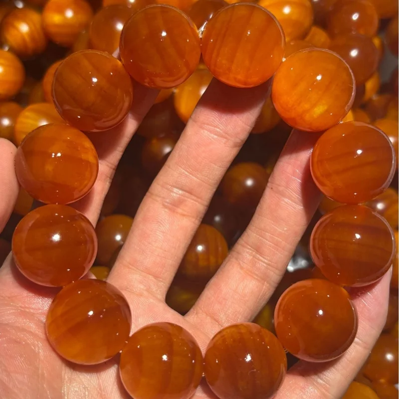 Amber wood bracelet from the Northeast's Changbai Mountain, made of North agarwood pine seeds, with full oil content and ful
Amber wood bracelet from the Northeast's Changbai Mountain, made of North agarwood pine seeds, with full oil content and ful