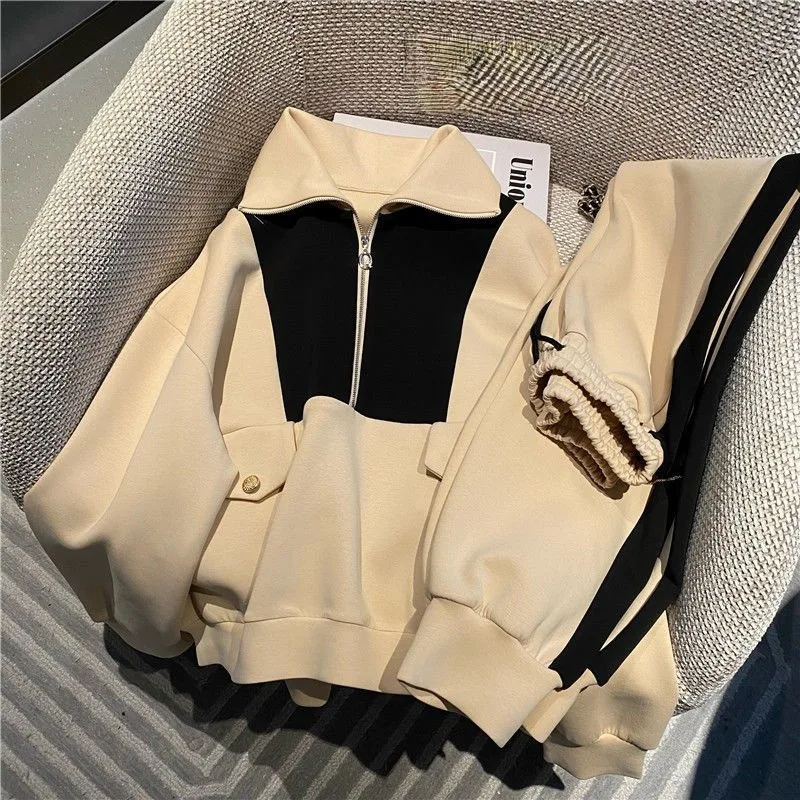 Autumn and Winter New Long Sleeved Sportswear Set for Women Fashionable Slimming Top Casual Pants Two-piece Set
Autumn and Winter New Long Sleeved Sportswear Set for Women Fashionable Slimming Top Casual Pants Two-piece Set