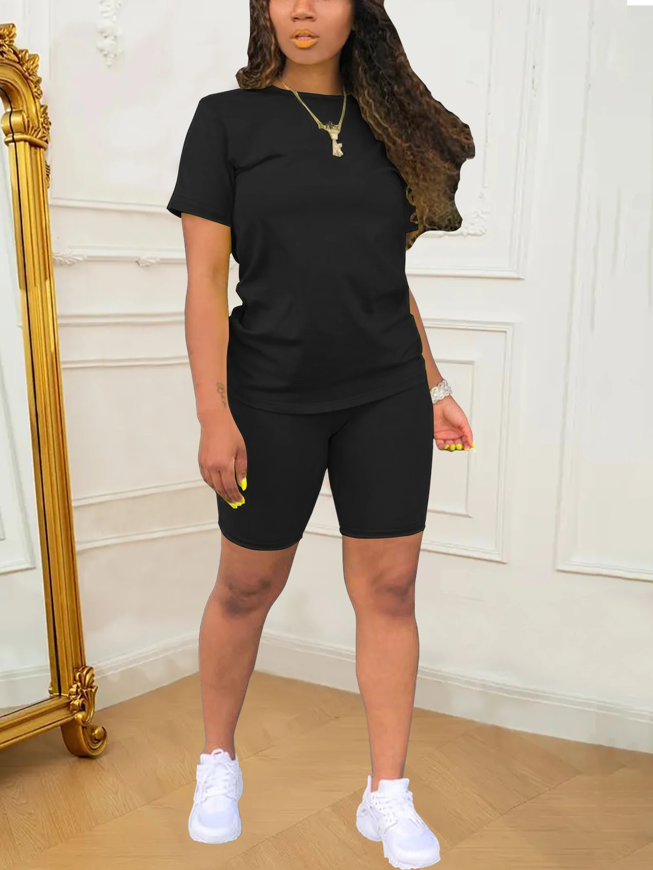 2026 Summer New Solid Color Casual Commuting Style Women's Short Sleeve and Shorts Two-piece Set
2026 Summer New Solid Color Casual Commuting Style Women's Short Sleeve and Shorts Two-piece Set