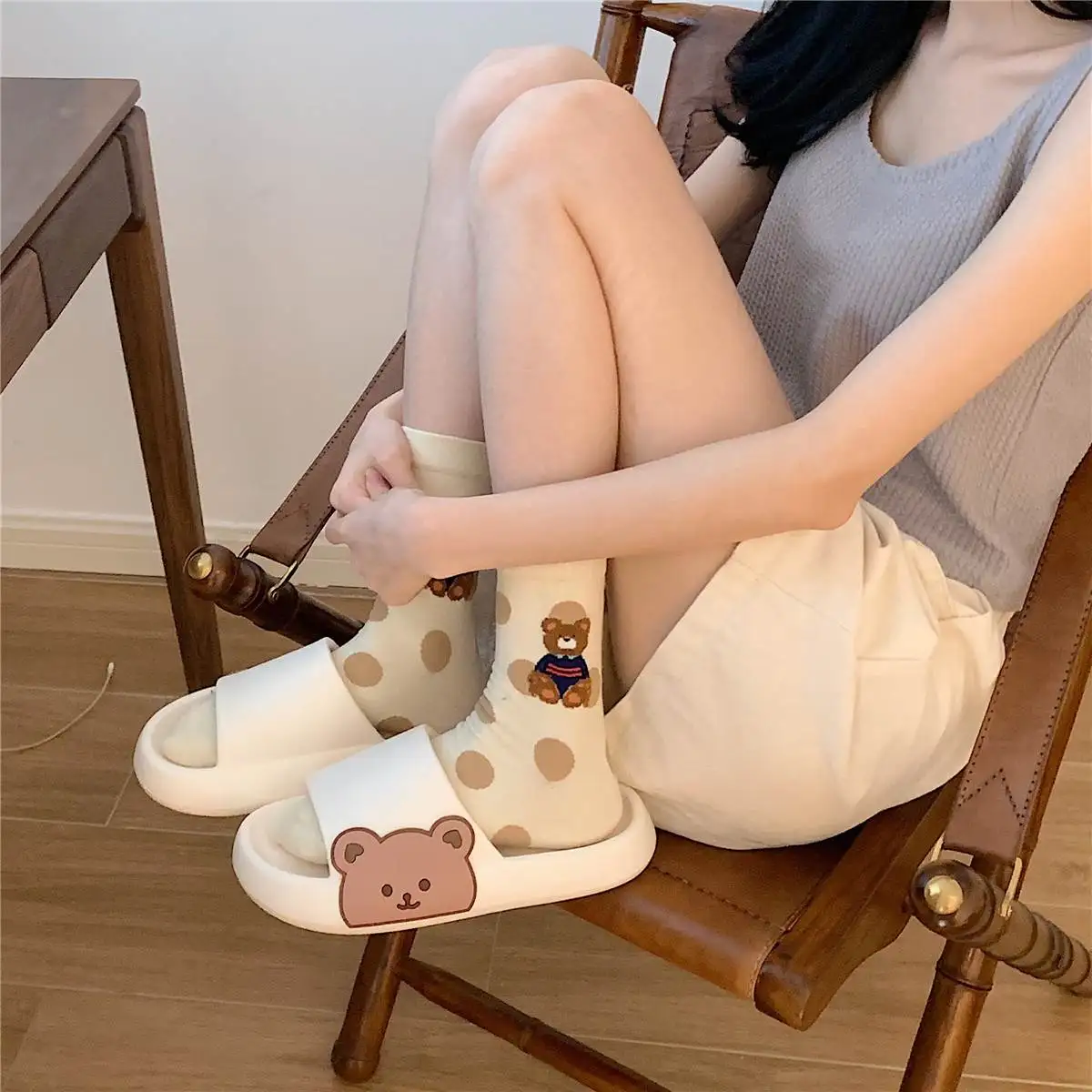 New Fashionable Thick Bottom Slippers Indoor Outdoor Women's Slippers Comfortable Home Wearable Slip-On Summer Sandals
New Fashionable Thick Bottom Slippers Indoor Outdoor Women's Slippers Comfortable Home Wearable Slip-On Summer Sandals