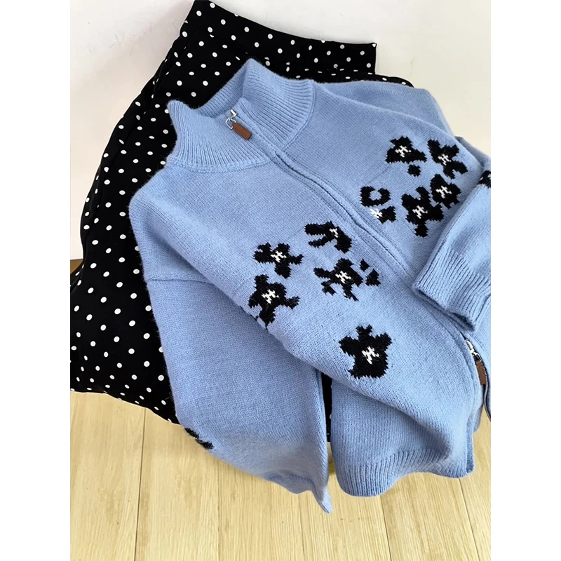 Blue Flower Embroidery Zipper Knitted Open Cardigan Women's Vintage Design Sweater Jaet Lazy Aosphere Autumn Winter Outer...
Blue Flower Embroidery Zipper Knitted Open Cardigan Women's Vintage Design Sweater Jaet Lazy Aosphere Autumn Winter Outer...