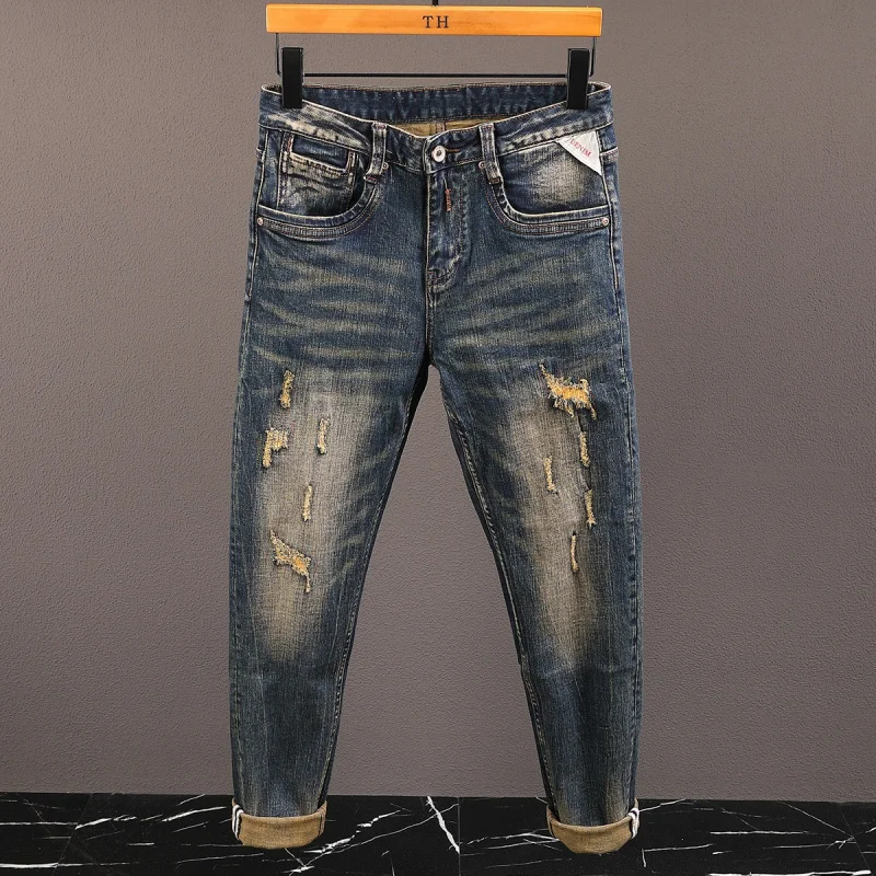 Осенне-зимние классические джинсы в стиле ретро, мужские прямые брюки с маленькими штанинами, уличный тренд, ностальгические рваные брюки
Осенне-зимние классические джинсы в стиле ретро, мужские прямые брюки с маленькими штанинами, уличный тренд, ностальгические рваные брюки