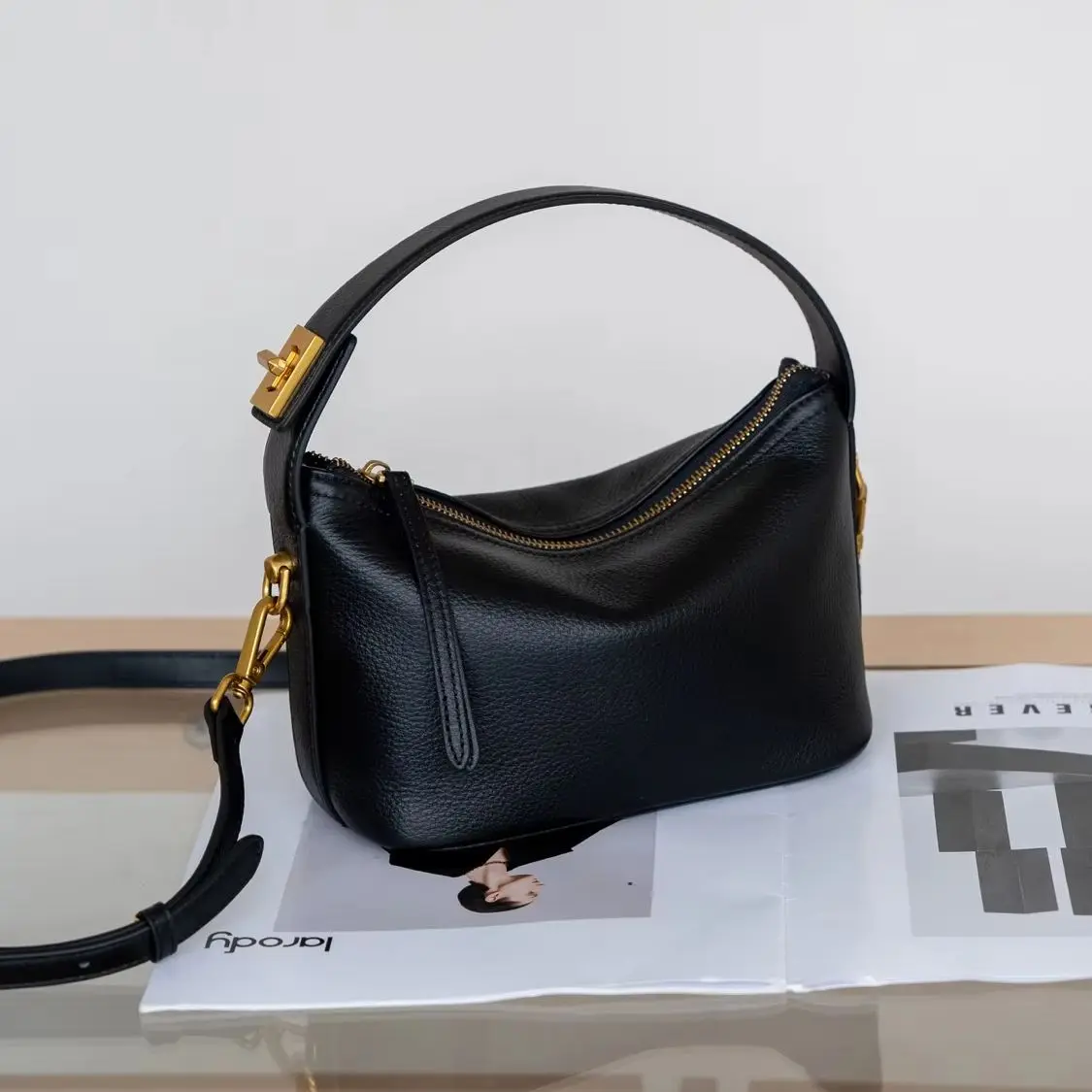 Women's Genuine Leather Shoulder Crossbody Fashion Bag Luxury Designer Brand Ladies Soft Cowhide Small Handbag High Quality New
Women's Genuine Leather Shoulder Crossbody Fashion Bag Luxury Designer Brand Ladies Soft Cowhide Small Handbag High Quality New