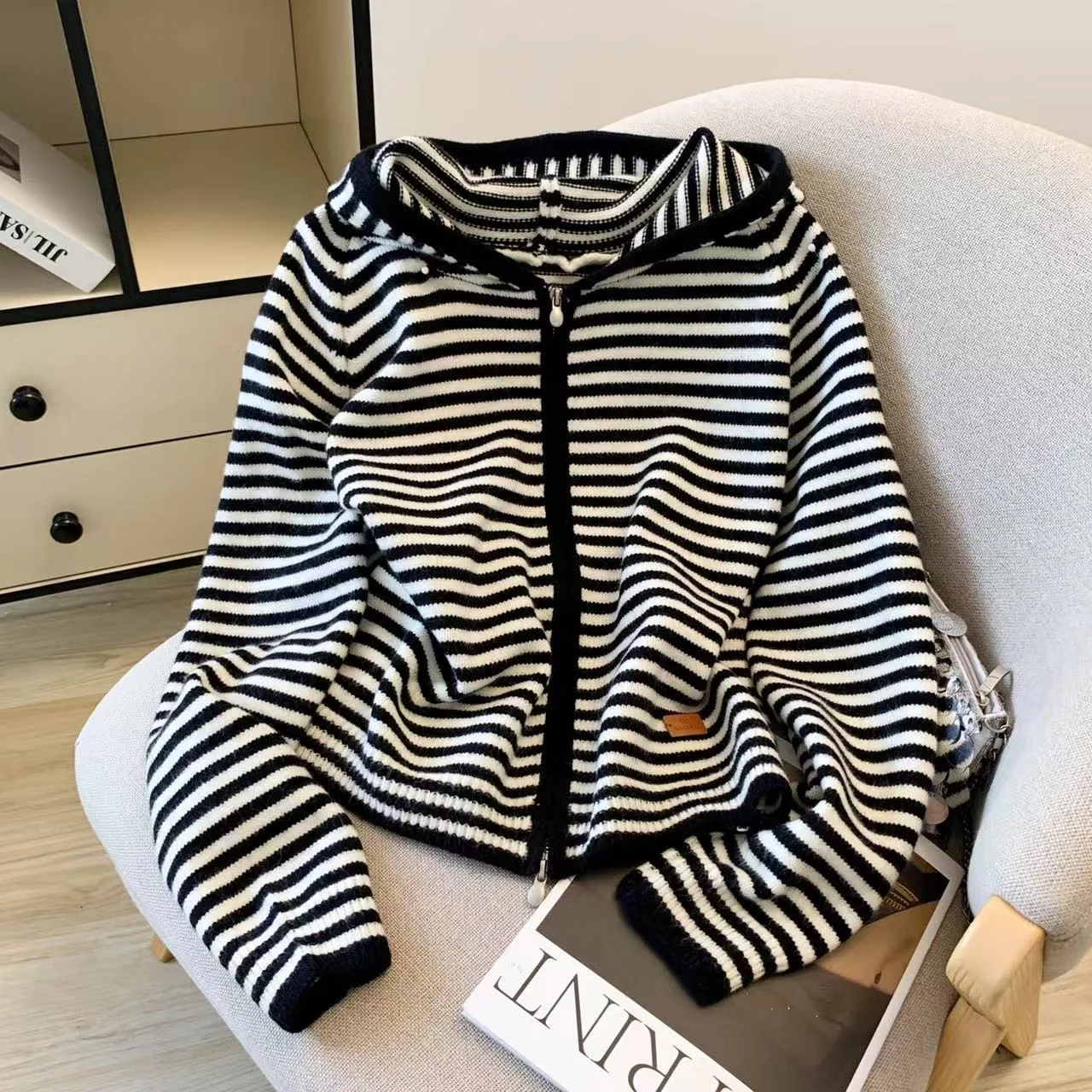 Женский свободный вязаный свитер на молнии, пальто, толстовка с капюшоном в полоску, кардиган, дышащий, увлажняющий ng Long Sve, стандартный крой
Женский свободный вязаный свитер на молнии, пальто, толстовка с капюшоном в полоску, кардиган, дышащий, увлажняющий ng Long Sve, стандартный крой