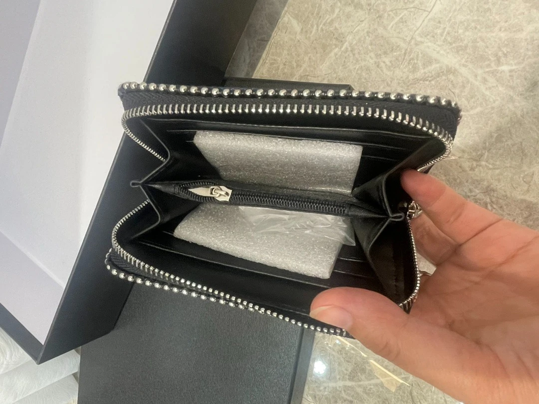 Fashionable New Women's Bag, Pu Metal Chain Bag, Wallet, Card Bag, Denim Bag
Fashionable New Women's Bag, Pu Metal Chain Bag, Wallet, Card Bag, Denim Bag