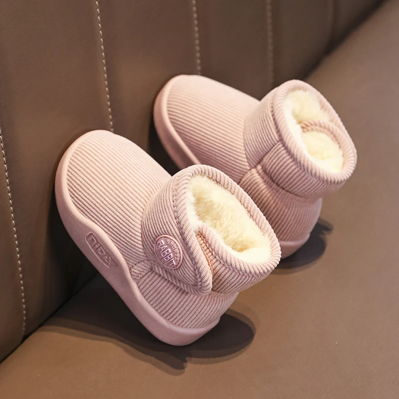 High quality children's snow boots new winter cotton shoes soft soled baby walking shoes snow boots
High quality children's snow boots new winter cotton shoes soft soled baby walking shoes snow boots