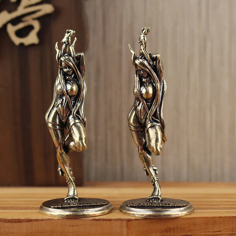 Retro Brass Catwoman Model Desktop Ornaments Creative Metal Figure Sculpture Home Living Room Decoration Crafts Gift
Retro Brass Catwoman Model Desktop Ornaments Creative Metal Figure Sculpture Home Living Room Decoration Crafts Gift