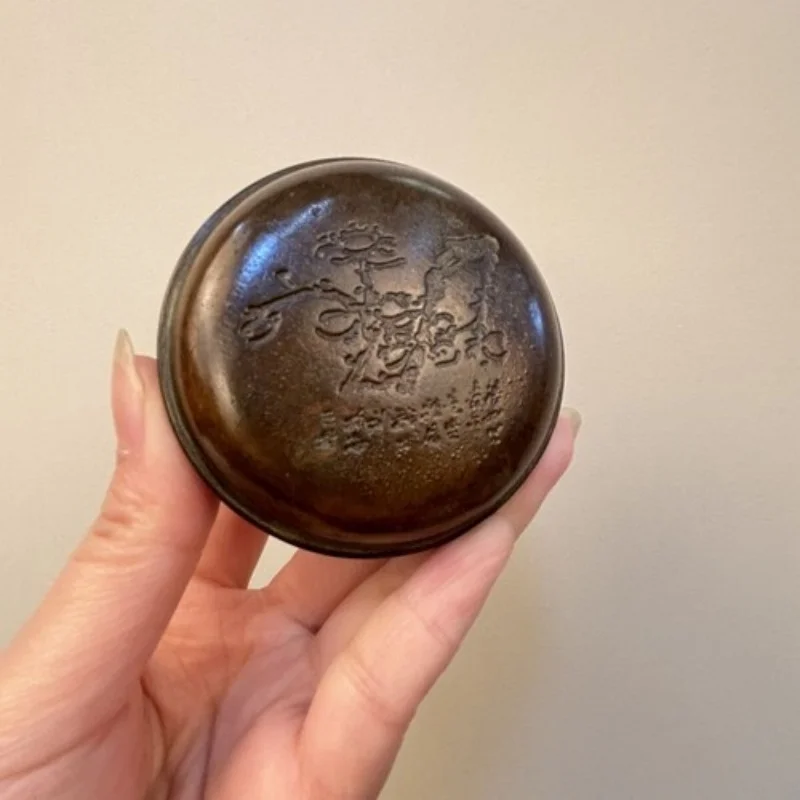 2.55" Old Chinese Copper prunus-blossom design ink box&Indonesia Box
2.55" Old Chinese Copper prunus-blossom design ink box&Indonesia Box