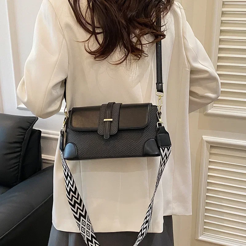 French Artisanal Baguette 2025 Spring - Retro Patchwork, Faux Suede Trim (Underarm/Shoulder, Niche & Elegant)
French Artisanal Baguette 2025 Spring - Retro Patchwork, Faux Suede Trim (Underarm/Shoulder, Niche & Elegant)