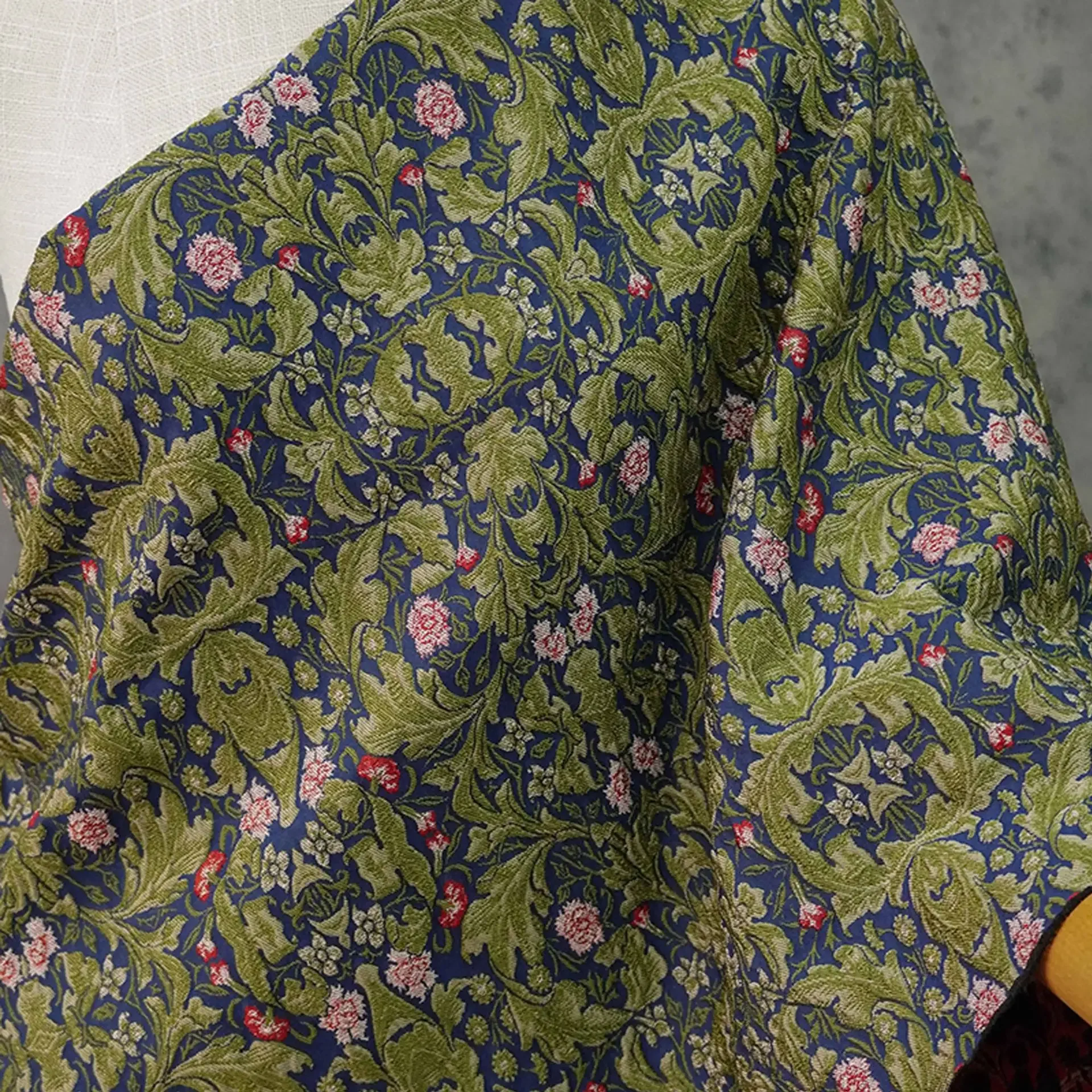 Embossed Flower Dark Green Jacquard Fabric Women's Dress Clothing Luggage Bag Decorative Sewing Fabric
Embossed Flower Dark Green Jacquard Fabric Women's Dress Clothing Luggage Bag Decorative Sewing Fabric