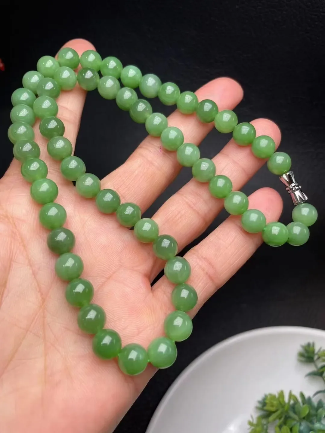 Natural 100% real green hetian jade round beads Superior necklace Sweater chain jade pendant jewellery woman gifts Bless peace
Natural 100% real green hetian jade round beads Superior necklace Sweater chain jade pendant jewellery woman gifts Bless peace