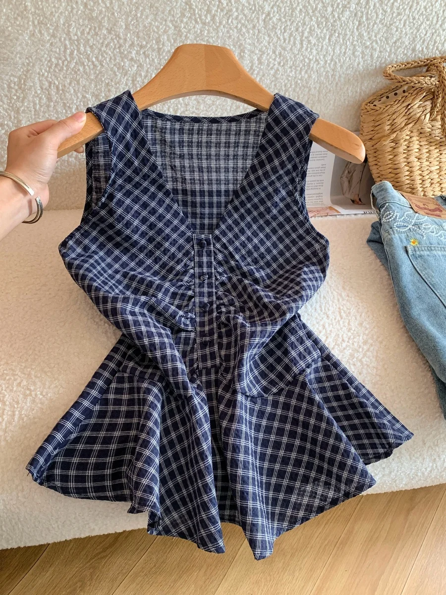 Blue Plaid V-neck Strapless Vest Women's Summer New Design Sensation Gored Sleeveless Pleated Small Shirt Top
Blue Plaid V-neck Strapless Vest Women's Summer New Design Sensation Gored Sleeveless Pleated Small Shirt Top