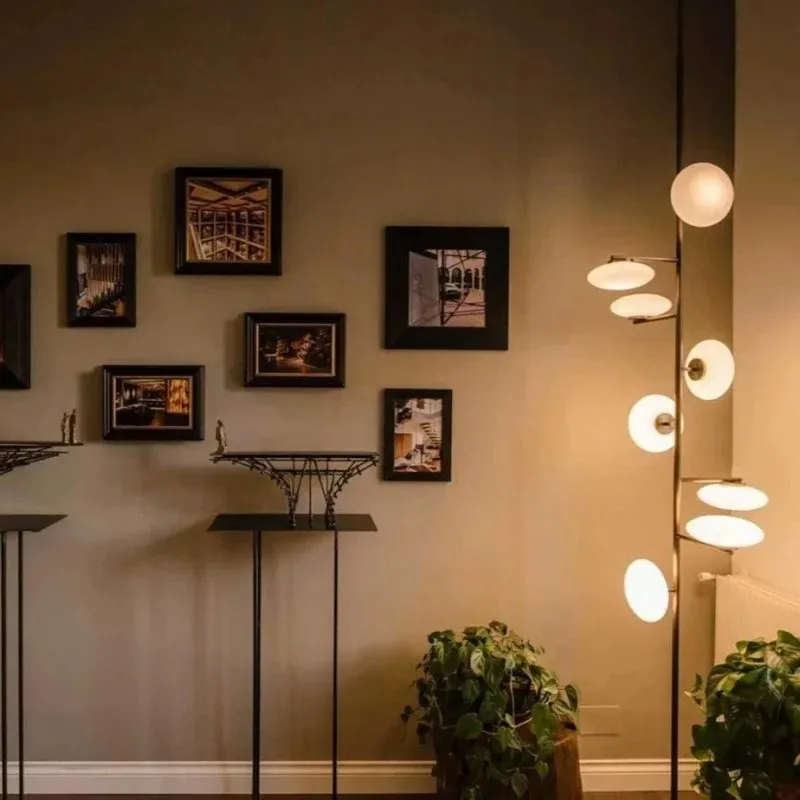Italian Minimalist Iron Art Floor Light LED Personality Living Room Bedroom Study Hotel Bar Sofa Corner Atmosphere Standing Lamp
Italian Minimalist Iron Art Floor Light LED Personality Living Room Bedroom Study Hotel Bar Sofa Corner Atmosphere Standing Lamp