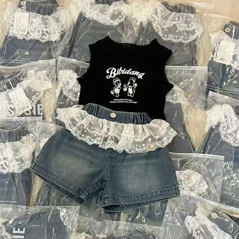 Girls Set 2025 Summer New Childrens Wear Korean Style Baby Girl Cute Cartoon Vest Lace Patchwork Denim Shorts Two-piece Set
Girls Set 2025 Summer New Childrens Wear Korean Style Baby Girl Cute Cartoon Vest Lace Patchwork Denim Shorts Two-piece Set