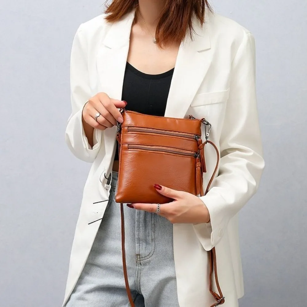 Korean Style Zipper Mobile Phone Pouch PU Leather Soft Leather Vertical Square Bag 3 Layers Casual Single Shoulder Bag Shopping
Korean Style Zipper Mobile Phone Pouch PU Leather Soft Leather Vertical Square Bag 3 Layers Casual Single Shoulder Bag Shopping