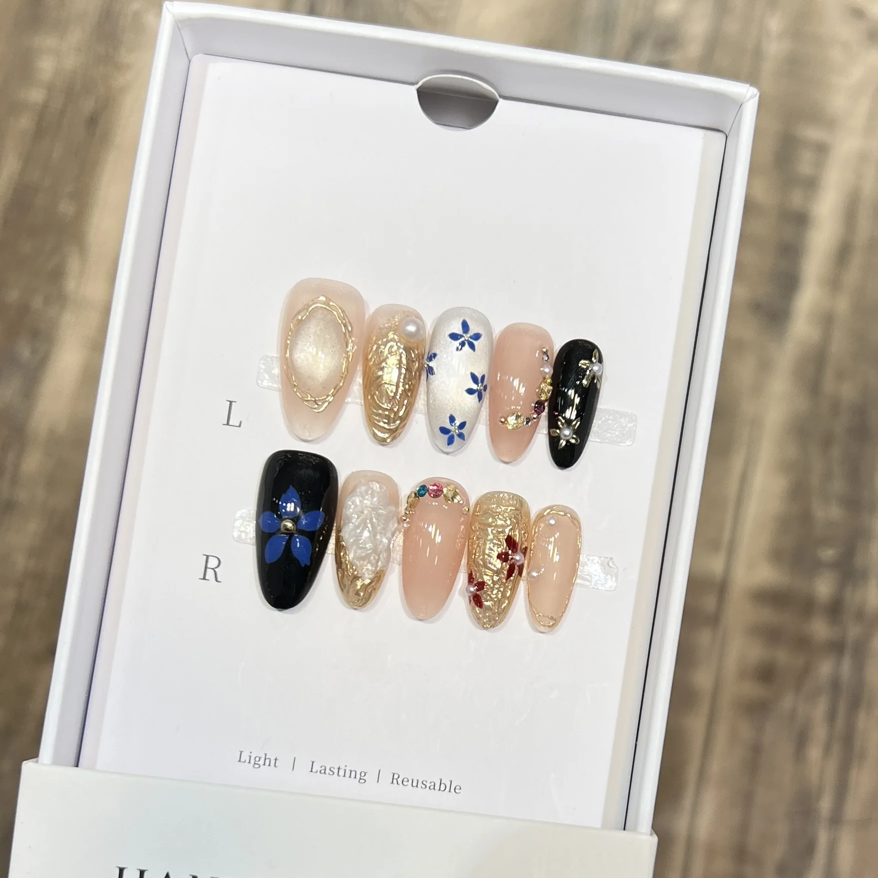 10PCS Handmade Cat Eye Press on Nails Art Carving Flowers Golden Pearl French Fake Nails Medium Oval False Nails Ptach Finished
10PCS Handmade Cat Eye Press on Nails Art Carving Flowers Golden Pearl French Fake Nails Medium Oval False Nails Ptach Finished