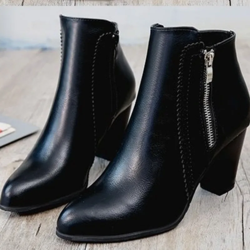 Brand Women's Boots New Fashion Short Boots Thick Heels High Heels Side Zippers Casual Women Shoes Women Ankle Boots botas mujer
Brand Women's Boots New Fashion Short Boots Thick Heels High Heels Side Zippers Casual Women Shoes Women Ankle Boots botas mujer