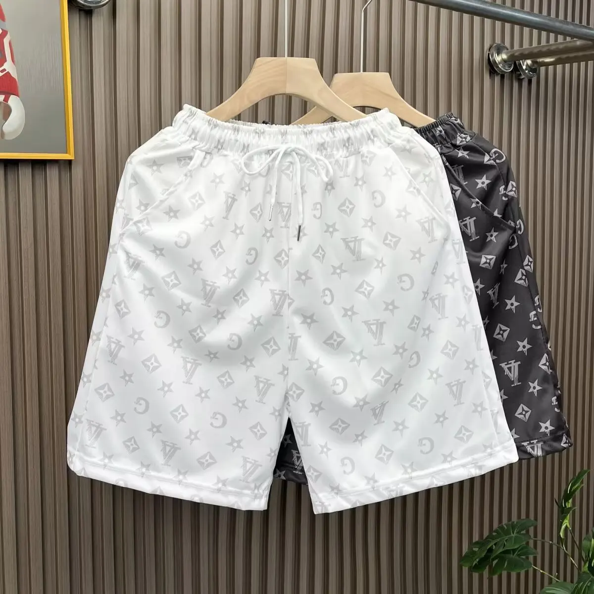 Summer Men's Gothic Letter Pattern Shorts Casual Sports Shorts Comfortable Lightweight for Summer Outdoor Activities Dailywear
Summer Men's Gothic Letter Pattern Shorts Casual Sports Shorts Comfortable Lightweight for Summer Outdoor Activities Dailywear
