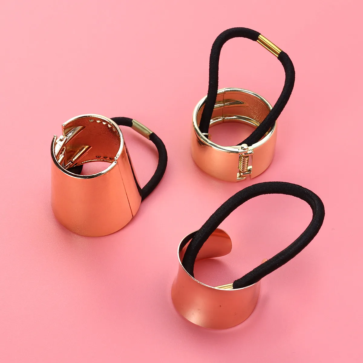 Набор из 3 металлических резинок для волос: эластичные повязки-кольца из сплава, держатели для хвоста, стильные аксессуары для волос для женщин и девушек
Набор из 3 металлических резинок для волос: эластичные повязки-кольца из сплава, держатели для хвоста, стильные аксессуары для волос для женщин и девушек