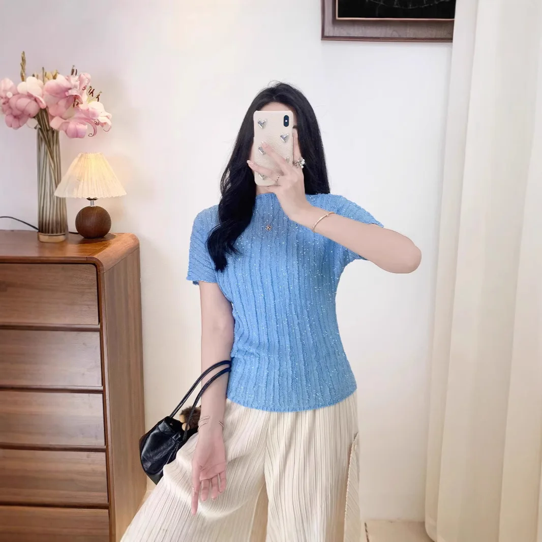 Miyake Solid Color Blouse 2025 Summer New Senior Sense with Diamonds Round Neck Bottoming Shirt Thin Short-sleeved T-shirt
Miyake Solid Color Blouse 2025 Summer New Senior Sense with Diamonds Round Neck Bottoming Shirt Thin Short-sleeved T-shirt