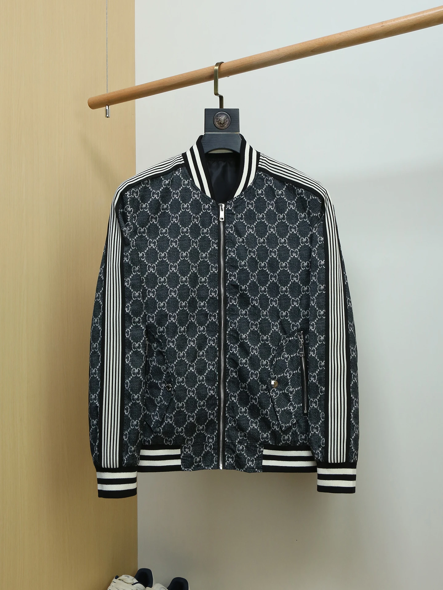 Spring Autumn New Sle Men's Printed Letter Jaet Lightweight Luxury Casual Baseball Collar Faionable Outerwear Coat
Spring Autumn New Sle Men's Printed Letter Jaet Lightweight Luxury Casual Baseball Collar Faionable Outerwear Coat