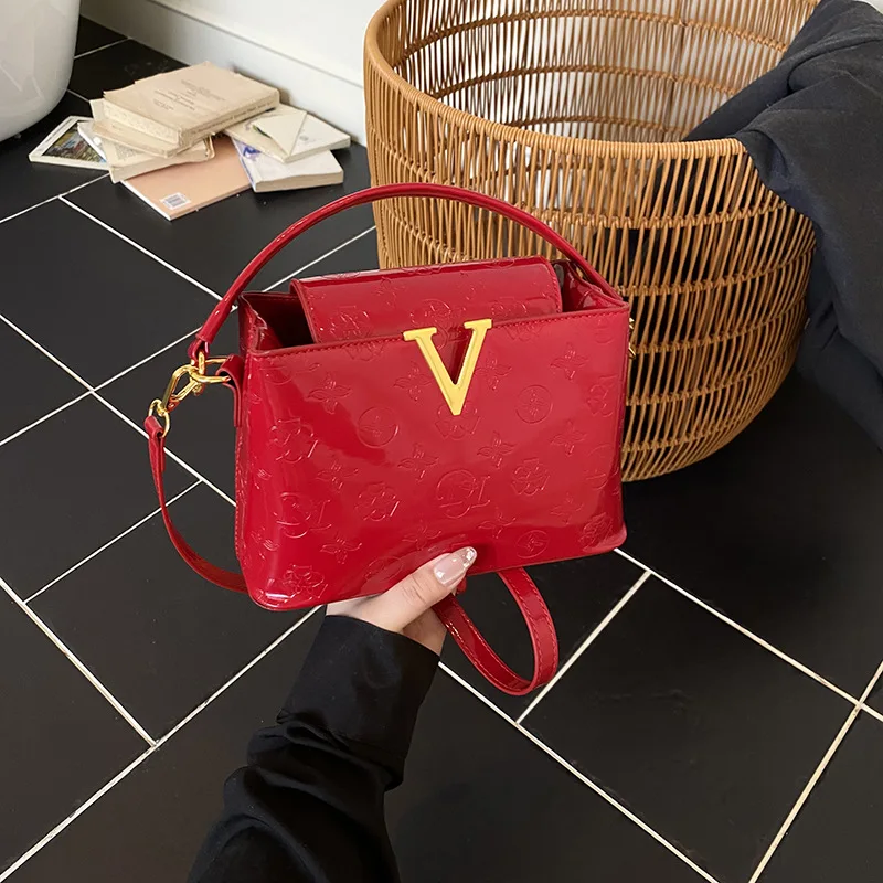 2025 Embossed Glossy Top Handle Bag, Women's Chic Shoulder Purse, European Style Crossbody Day to Night Tote, Casual Sling Bag
2025 Embossed Glossy Top Handle Bag, Women's Chic Shoulder Purse, European Style Crossbody Day to Night Tote, Casual Sling Bag