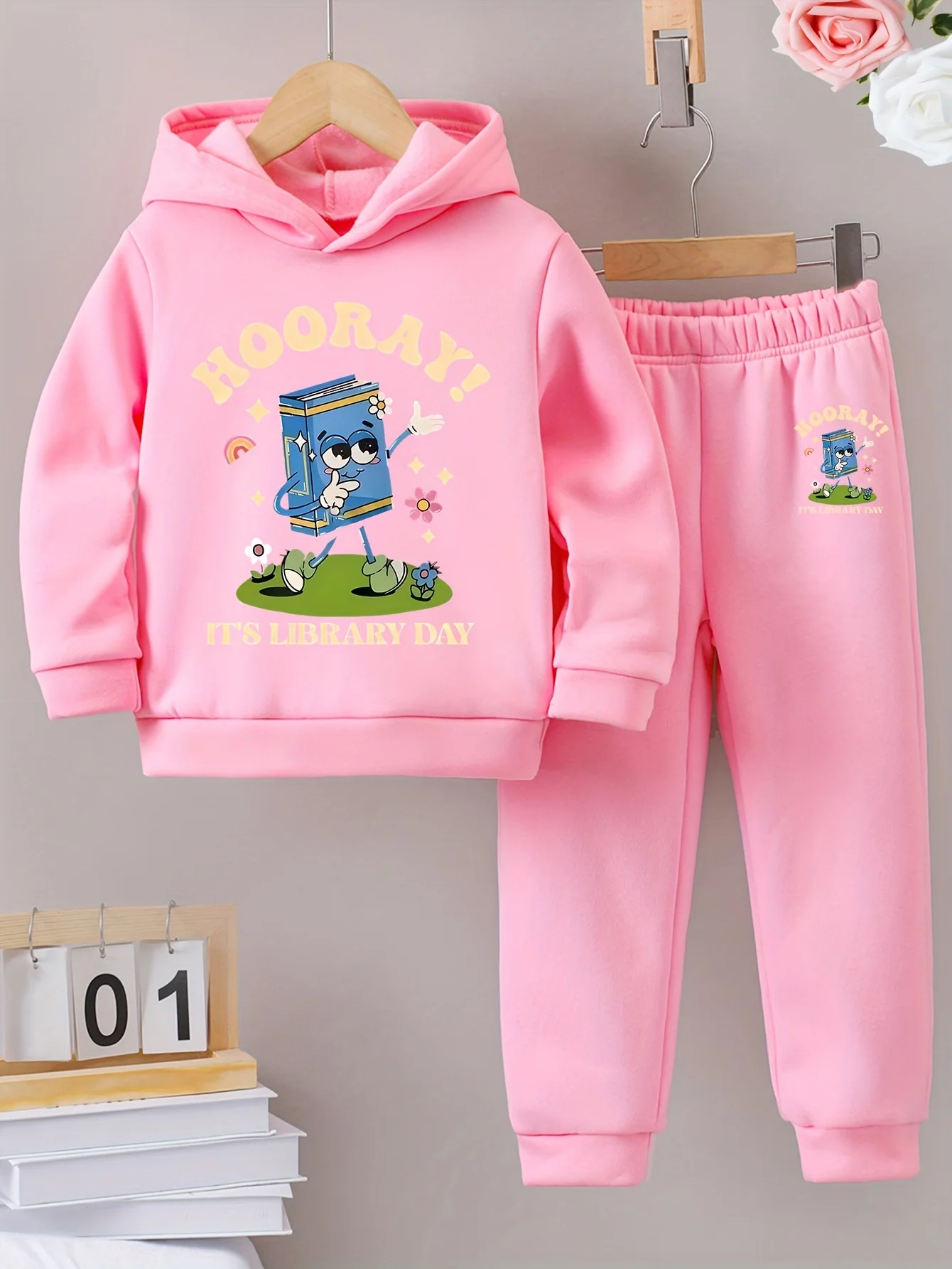2sets Fashion exquisite girls Fall/Winter pattern printed with fleece warm lined hoodie and tracksuit pants
2sets Fashion exquisite girls Fall/Winter pattern printed with fleece warm lined hoodie and tracksuit pants