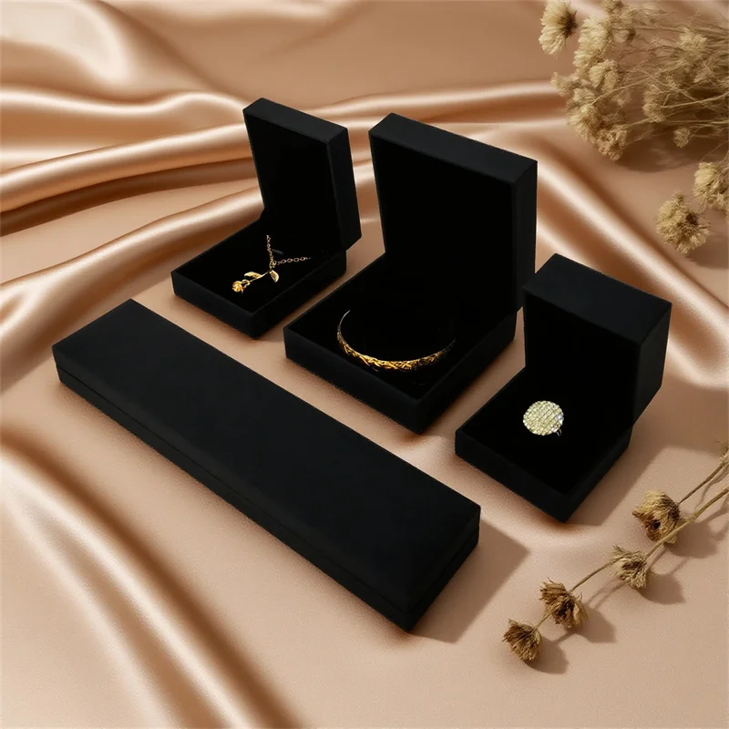 Высококачественная черная текстурированная бумага, коробка для хранения ювелирных изделий, кольцо для хранения, ожерелье, кулон, браслет, реквизит для хранения ювелирных изделий
Высококачественная черная текстурированная бумага, коробка для хранения ювелирных изделий, кольцо для хранения, ожерелье, кулон, браслет, реквизит для хранения ювелирных изделий