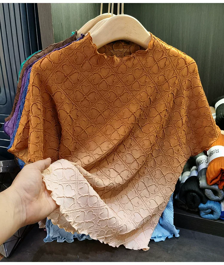 Miyake Gradient Pleated T-Shirt Women Summer Short Sleeve Loose Top Fashion Casual Blouse 2024 New Versatile Wear
Miyake Gradient Pleated T-Shirt Women Summer Short Sleeve Loose Top Fashion Casual Blouse 2024 New Versatile Wear