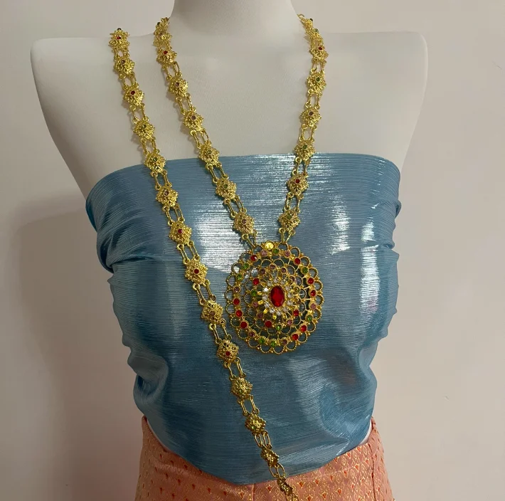 Тайская одежда в сочетании с плечевыми цепочками, аксессуары в этническом стиле для фестиваля брызг воды
Тайская одежда в сочетании с плечевыми цепочками, аксессуары в этническом стиле для фестиваля брызг воды