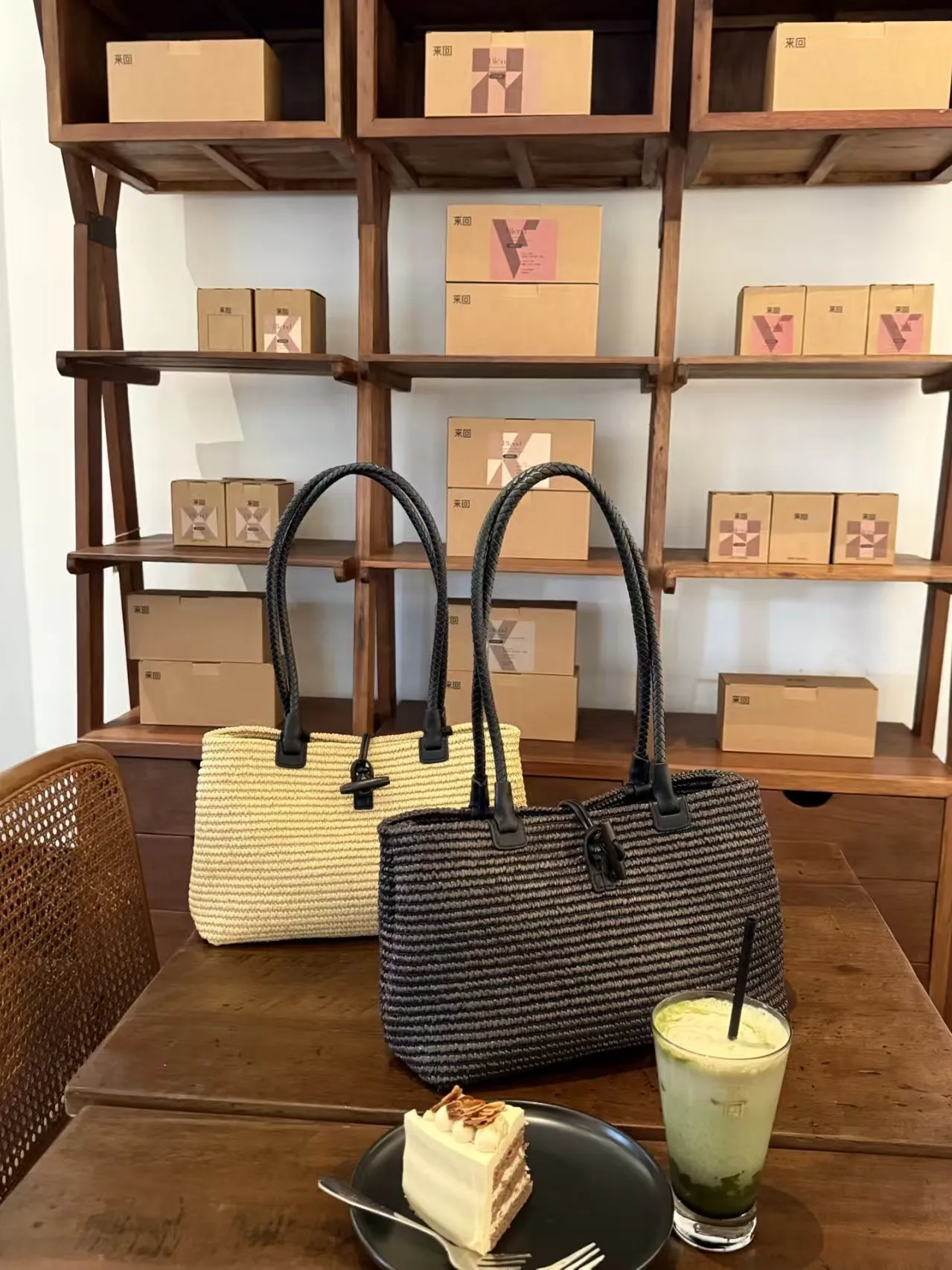 FIRMRANCH 2026 Summer New Minimalist Crochet Raffia Beach Resort Bag With Horn Buckle Women's Shoulder Purse Tote
FIRMRANCH 2026 Summer New Minimalist Crochet Raffia Beach Resort Bag With Horn Buckle Women's Shoulder Purse Tote