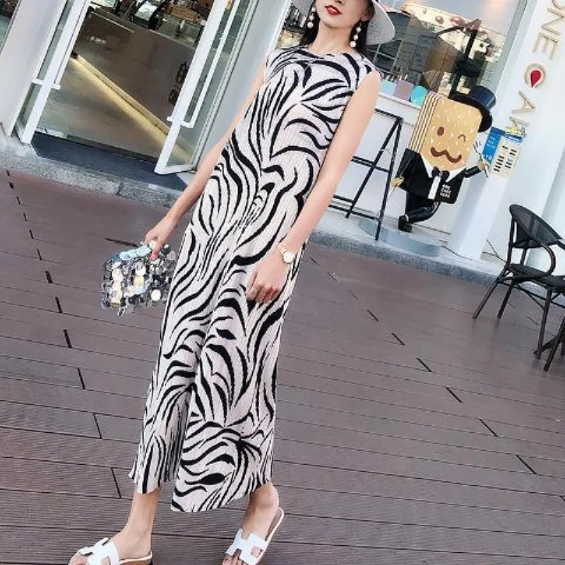 Pleated Dress Mid length Over Knee Tank Top Straight Dress Female 2023 Summer O Neck Fashion Sleeveless Bottom Dress Female Tops
Pleated Dress Mid length Over Knee Tank Top Straight Dress Female 2023 Summer O Neck Fashion Sleeveless Bottom Dress Female Tops