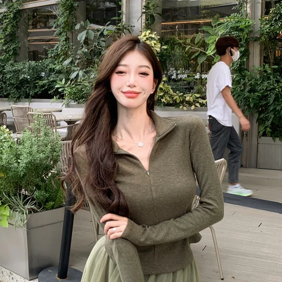 Autumn New Women's Long Sleeved Top Standing Neck Solid Color Casual Short Top Coat
Autumn New Women's Long Sleeved Top Standing Neck Solid Color Casual Short Top Coat