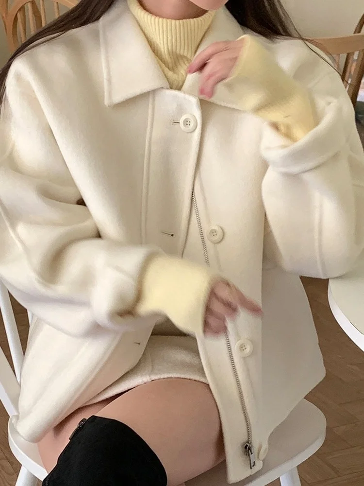 Шикарное шерстяное пальто в стиле ретро, свободный крой с воротником, осенне-зимняя женская верхняя одежда, модная универсальная длина до колена
Шикарное шерстяное пальто в стиле ретро, свободный крой с воротником, осенне-зимняя женская верхняя одежда, модная универсальная длина до колена