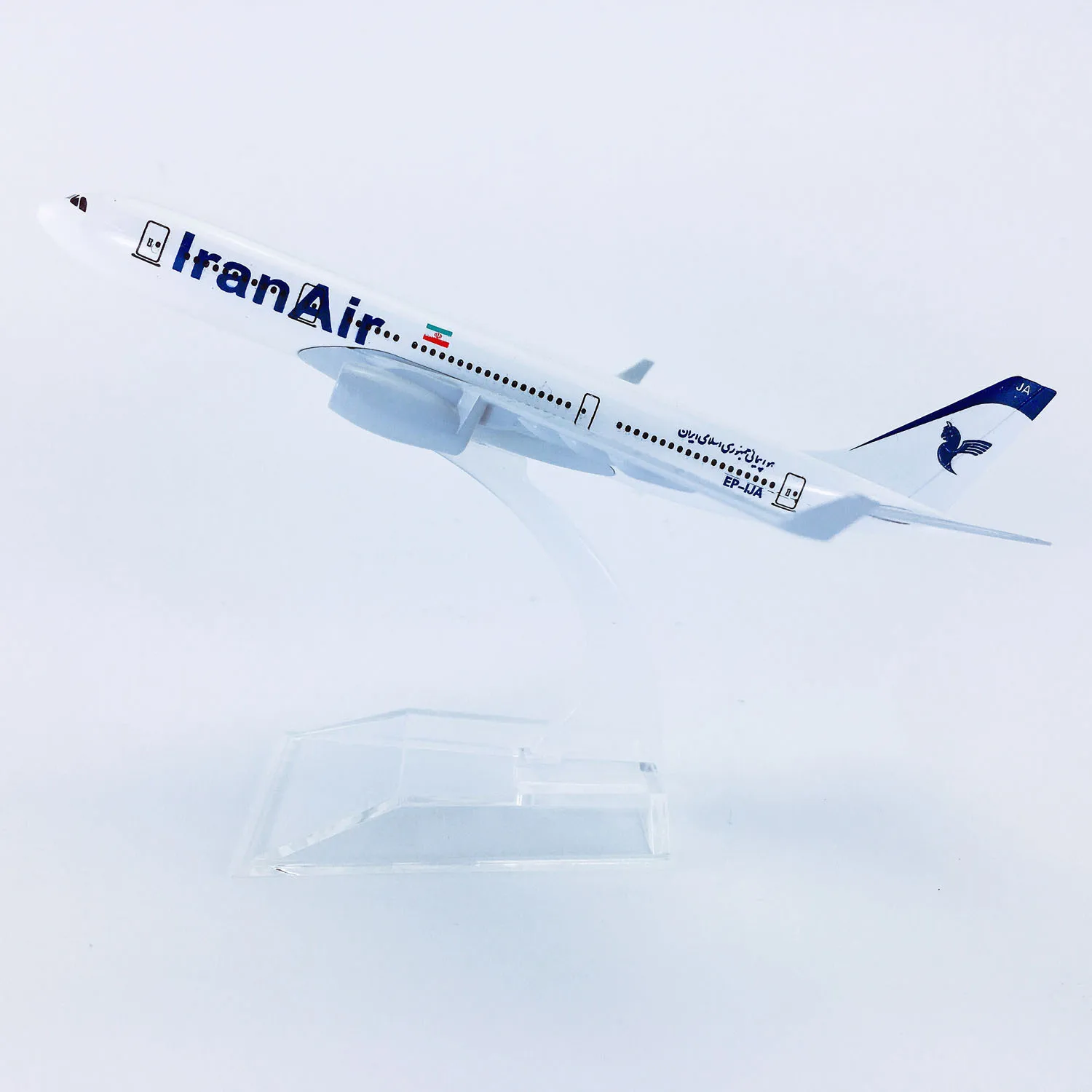 Детские игрушки для мальчиков, масштаб 1/400, литой под давлением сплав, самолет 330 A330, Иран, воздух, 16 см, модель самолета, украшение, подарок для детей
Детские игрушки для мальчиков, масштаб 1/400, литой под давлением сплав, самолет 330 A330, Иран, воздух, 16 см, модель самолета, украшение, подарок для детей