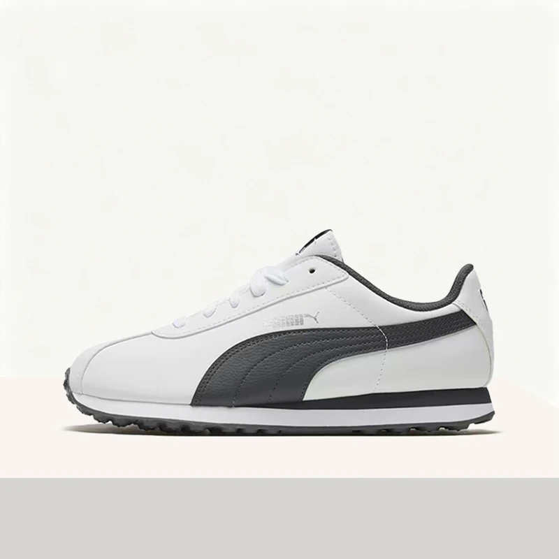Стильные, легкие и универсальные повседневные кроссовки Puma Turin с круглым носком и шнуровкой для мужчин и женщин, белые и черные, 360116-04
Стильные, легкие и универсальные повседневные кроссовки Puma Turin с круглым носком и шнуровкой для мужчин и женщин, белые и черные, 360116-04