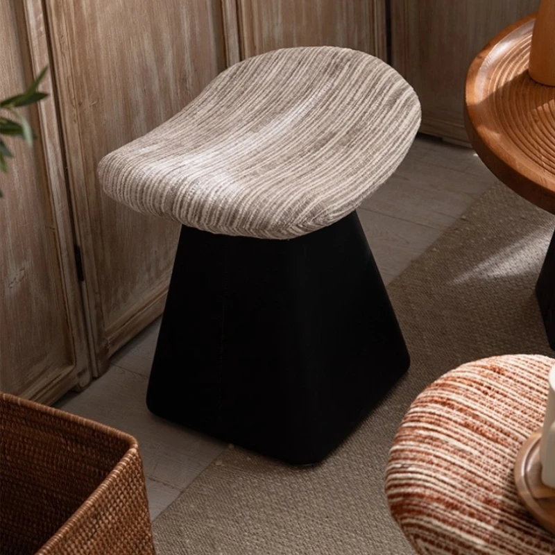 Modern Minimalist Vanity Stool, Swivel Makeup Chair for Bedroom, Entrance Shoe Bench with Storage, Creative Home Decor Accent
Modern Minimalist Vanity Stool, Swivel Makeup Chair for Bedroom, Entrance Shoe Bench with Storage, Creative Home Decor Accent